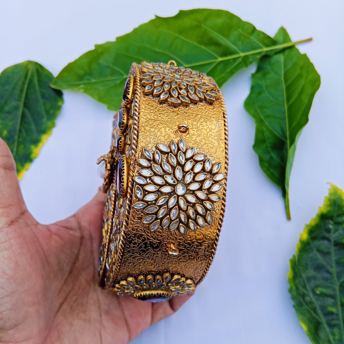 Mumtaz kundun clutch