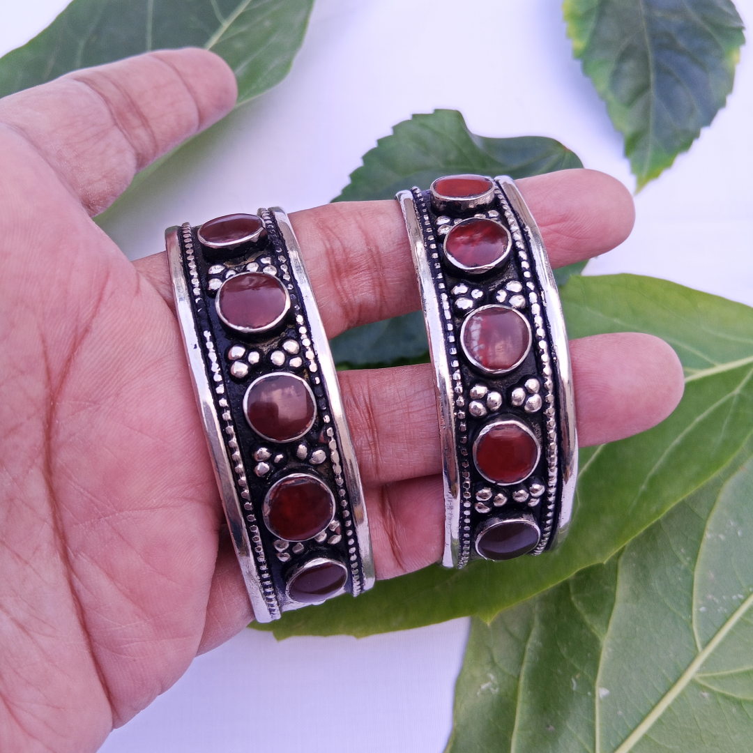 Noor e Aqeeq Kara pair
