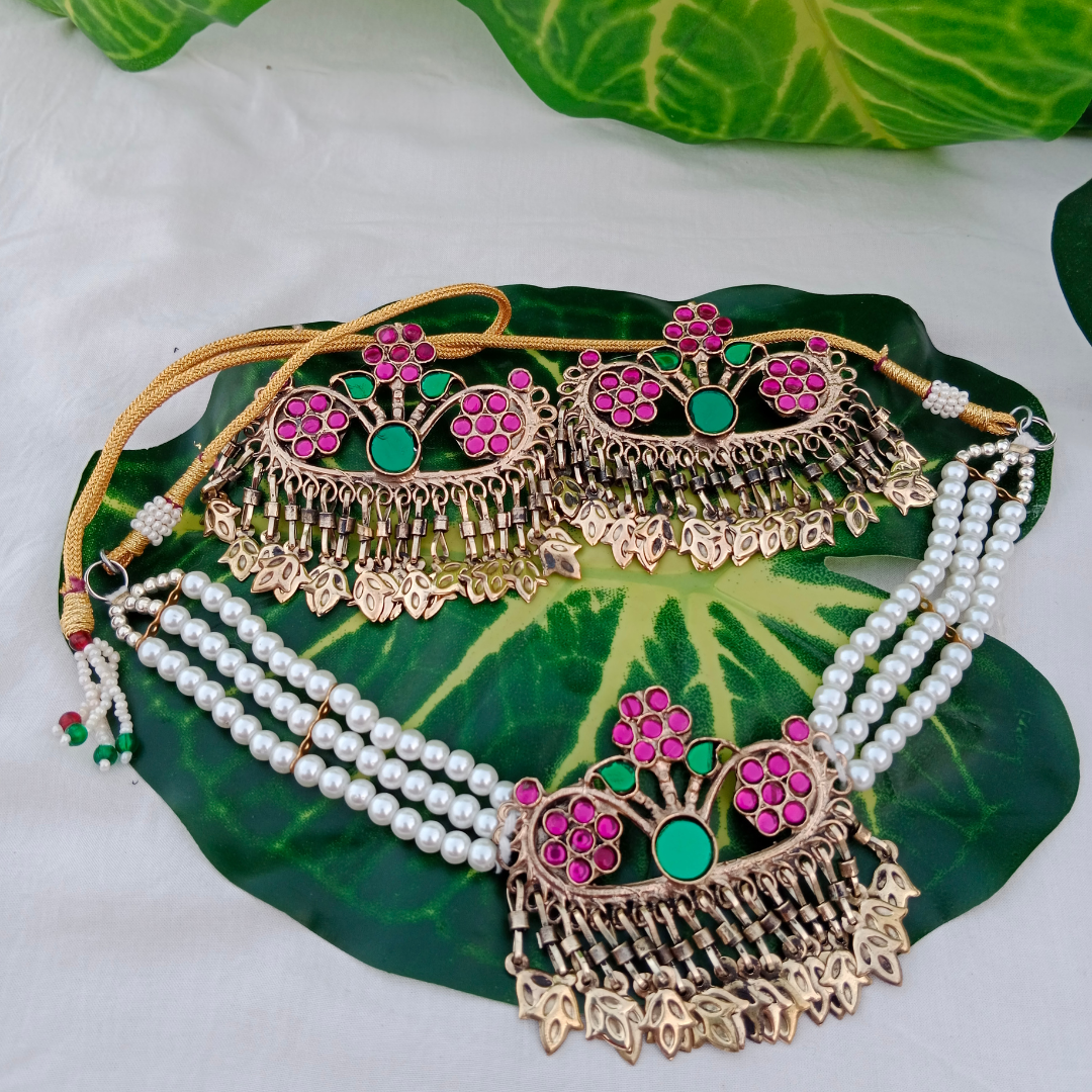 Phool pankhry Chokar with studs