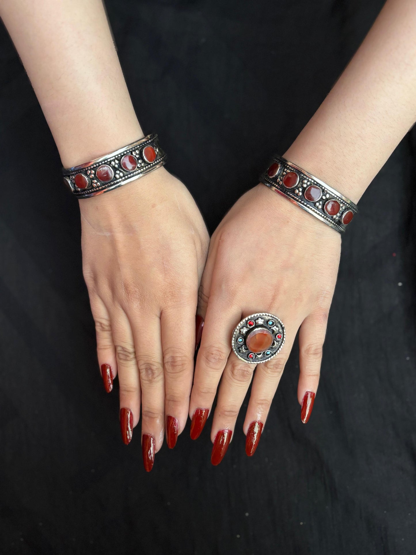 Noor e Aqeeq Kara pair