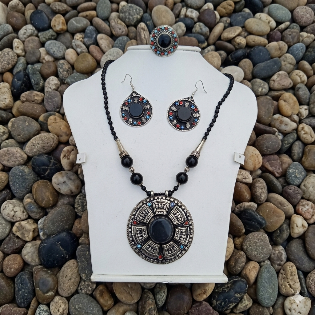 Black Onyx Kazhak Set