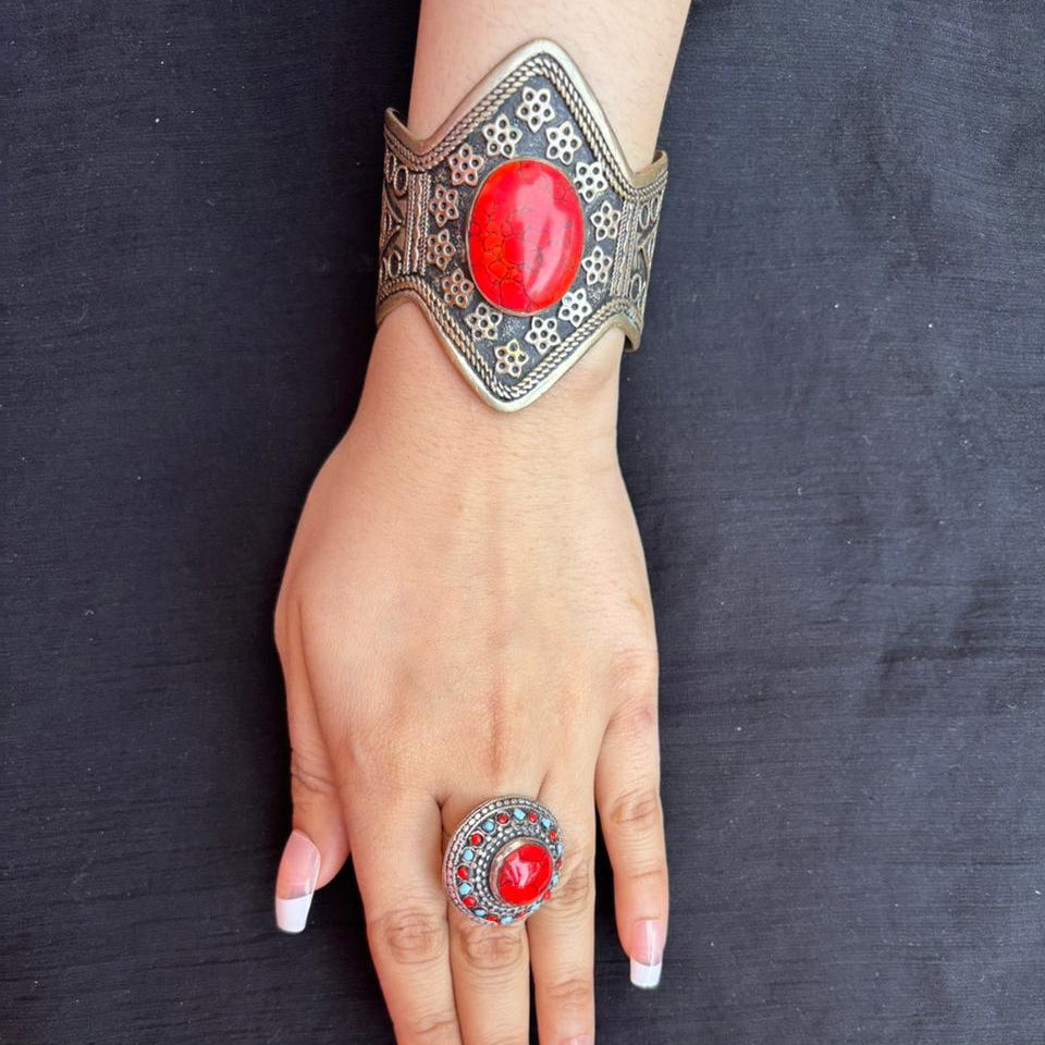 Zarmina hand cuff with Ring