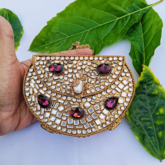 Anmol Kundun Clutch