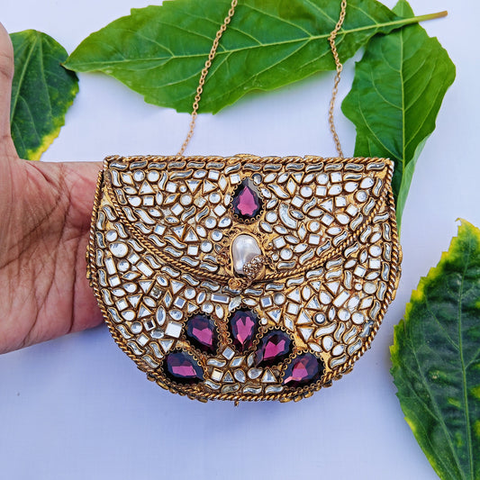 Mumtaz kundun clutch