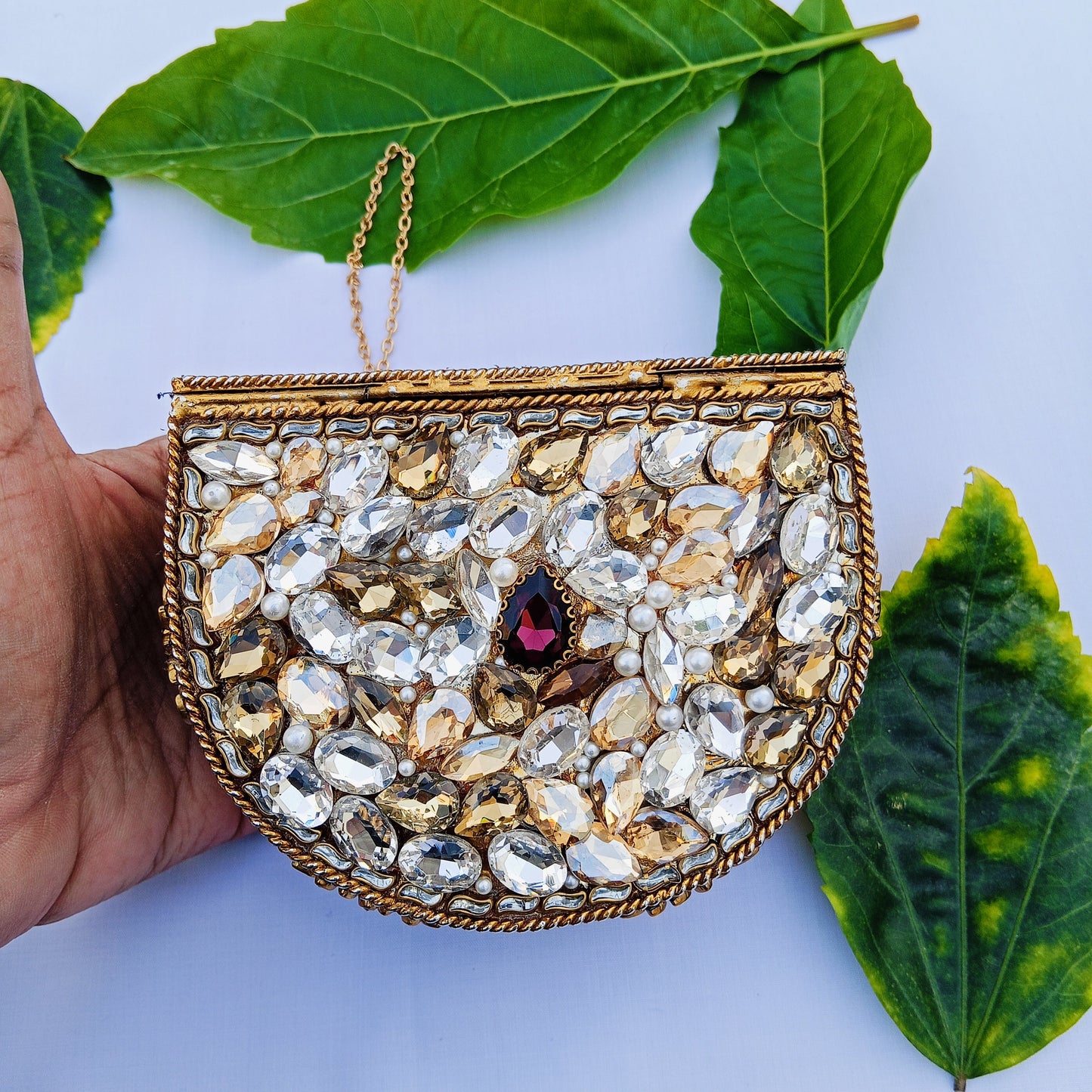 Mumtaz kundun clutch