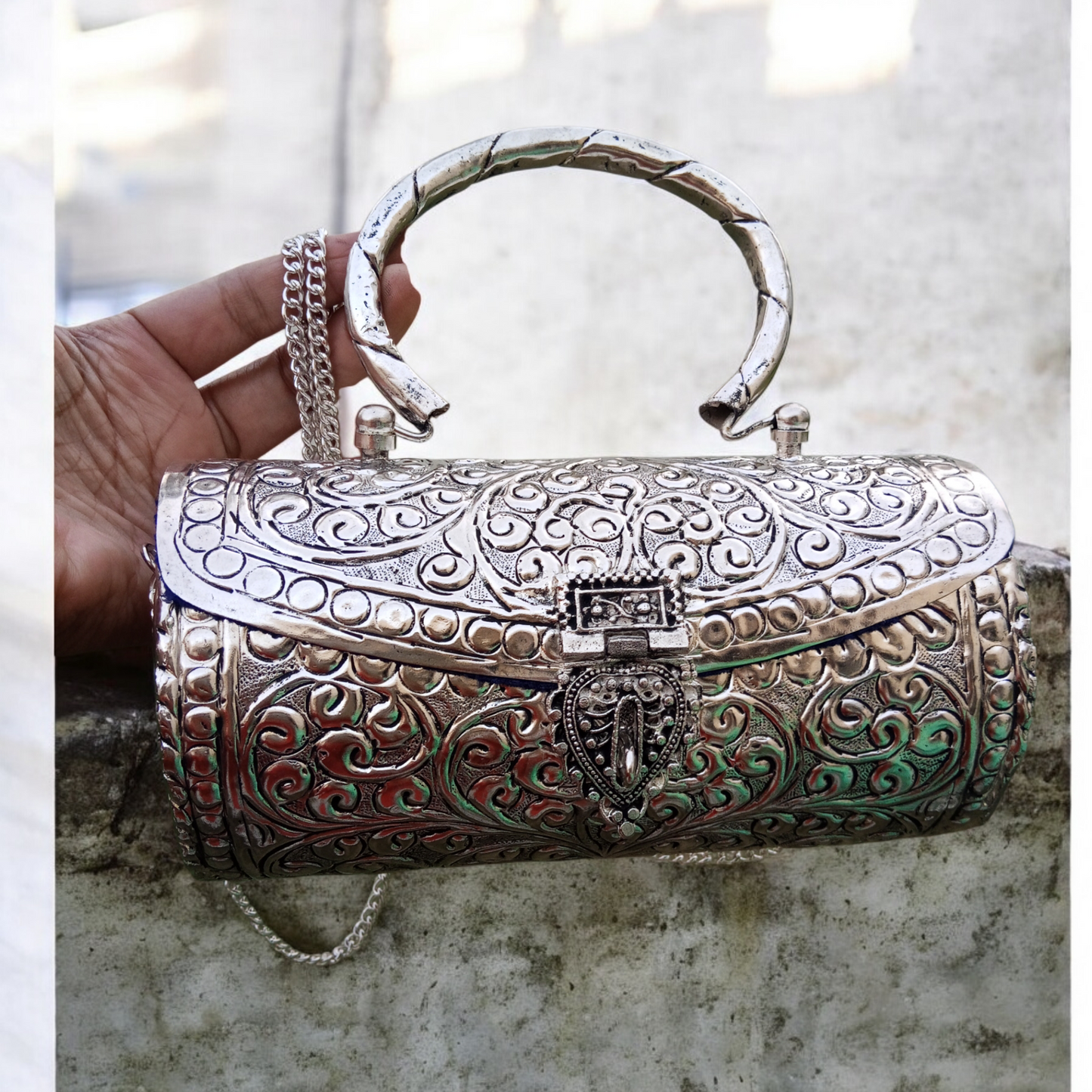 Vintage Style Clutch Round Shape