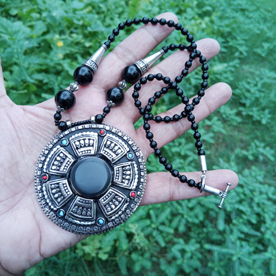 Black Onyx Kazhak Set