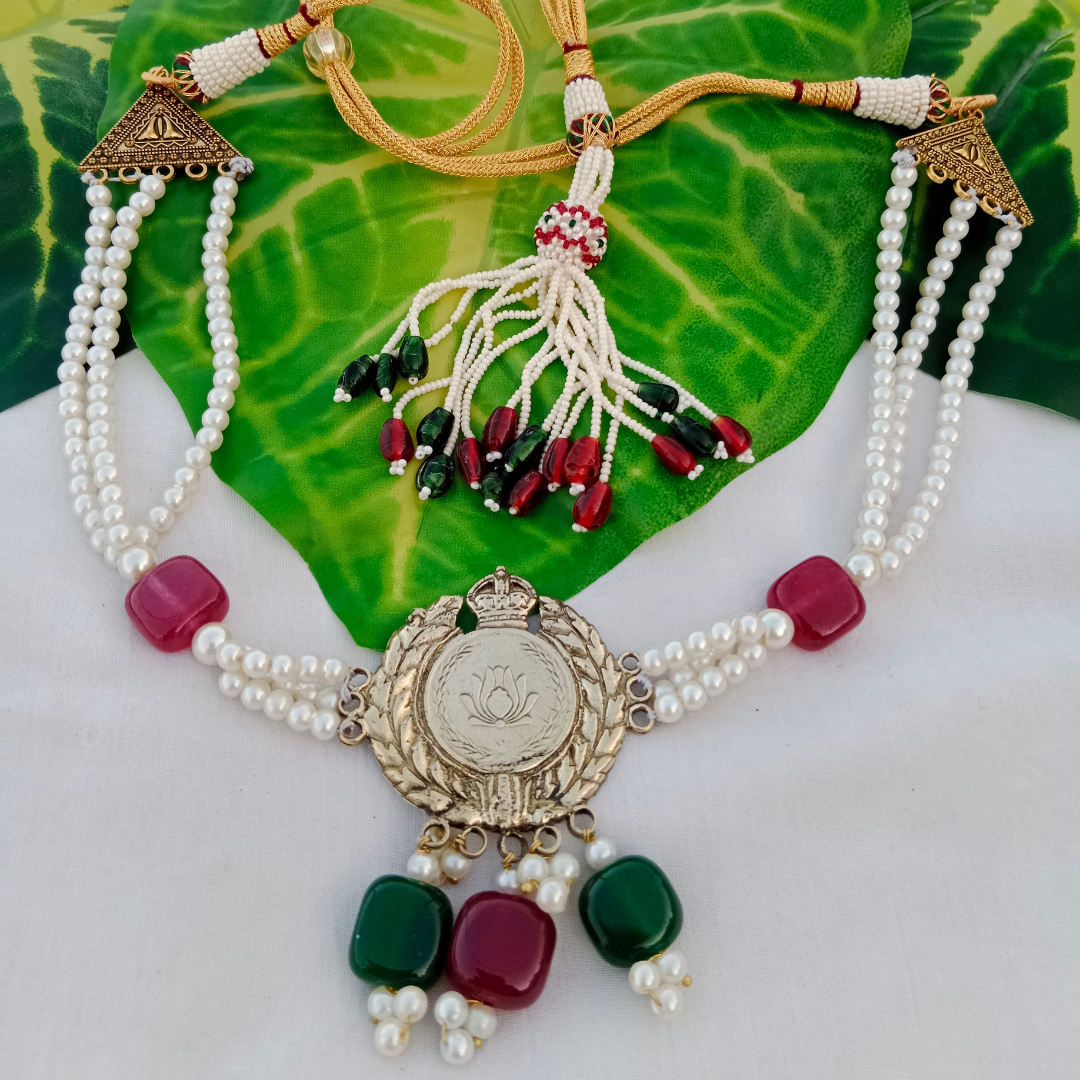 Kainat Set Semi Precious Stones