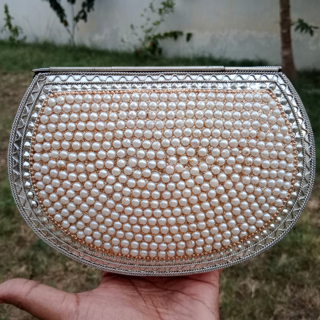 Pearls Metal Clutch