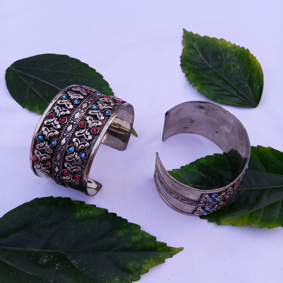 Carving Hand Cuff - Single piece