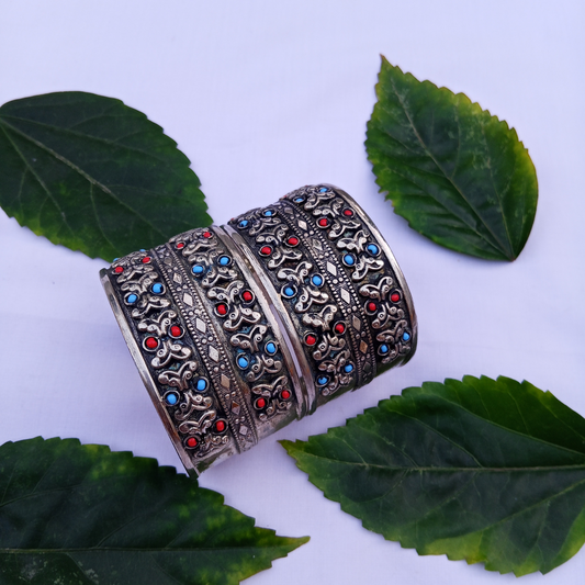 Carving Hand Cuff - Single piece