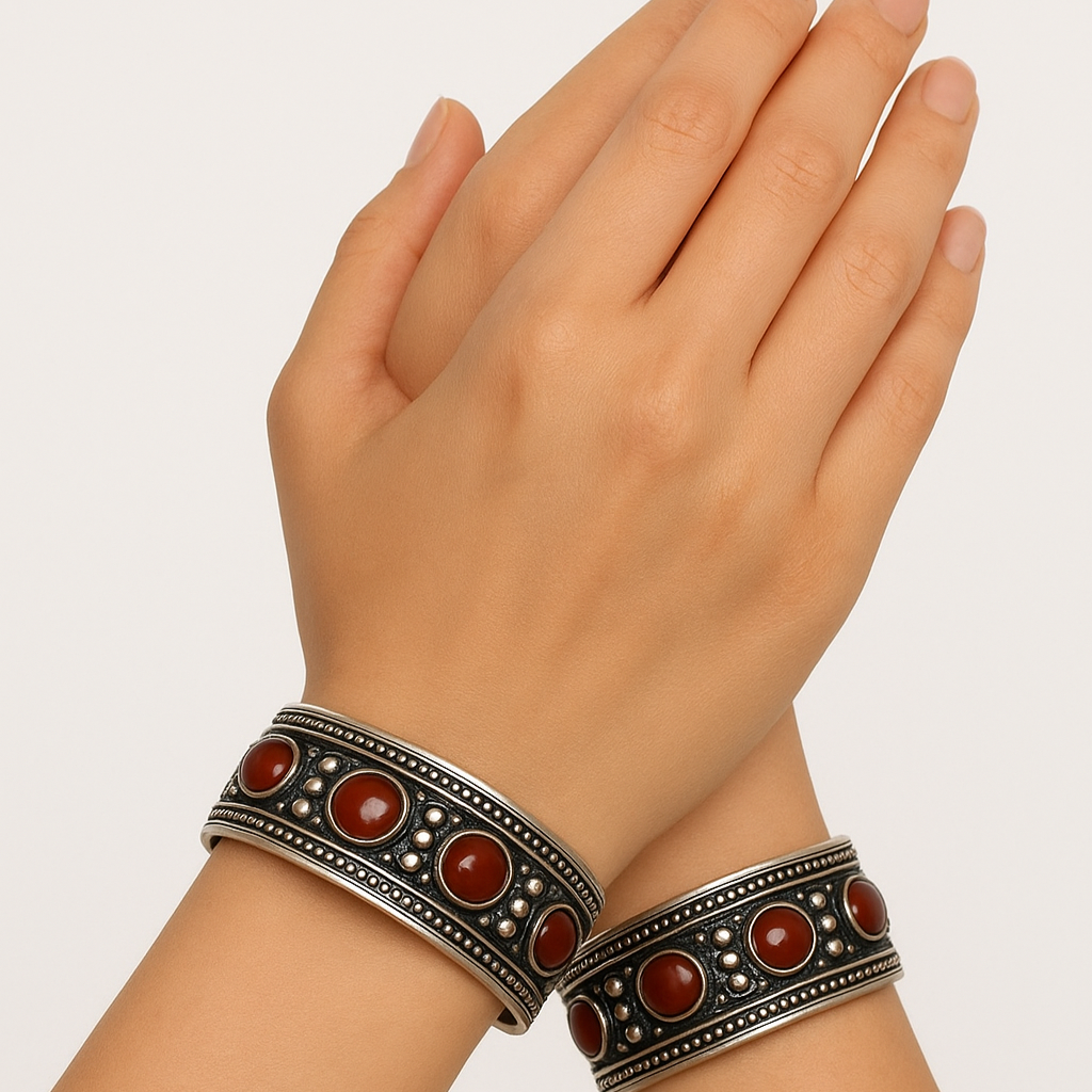 Noor e Aqeeq Kara pair