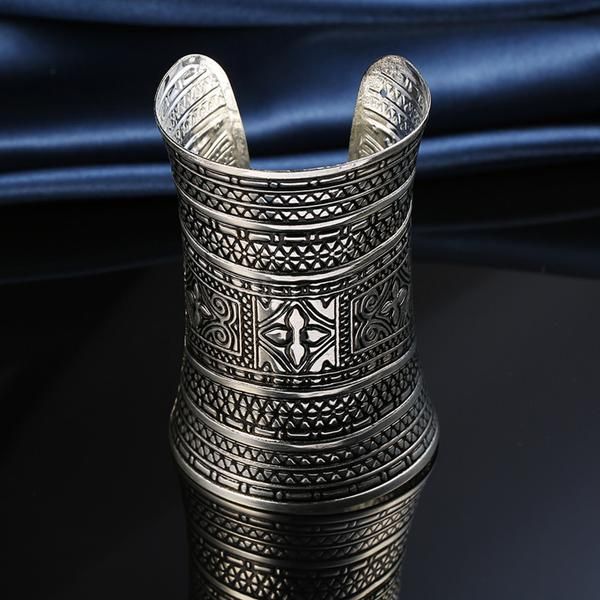 Silver Oxidized Hand Cuff
