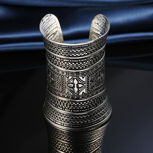 Silver Oxidized Hand Cuff