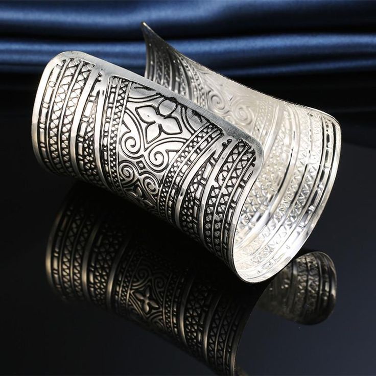 Silver Oxidized Hand Cuff