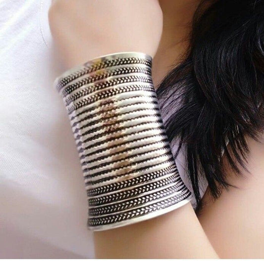 Silver Oxidized Hand Cuff
