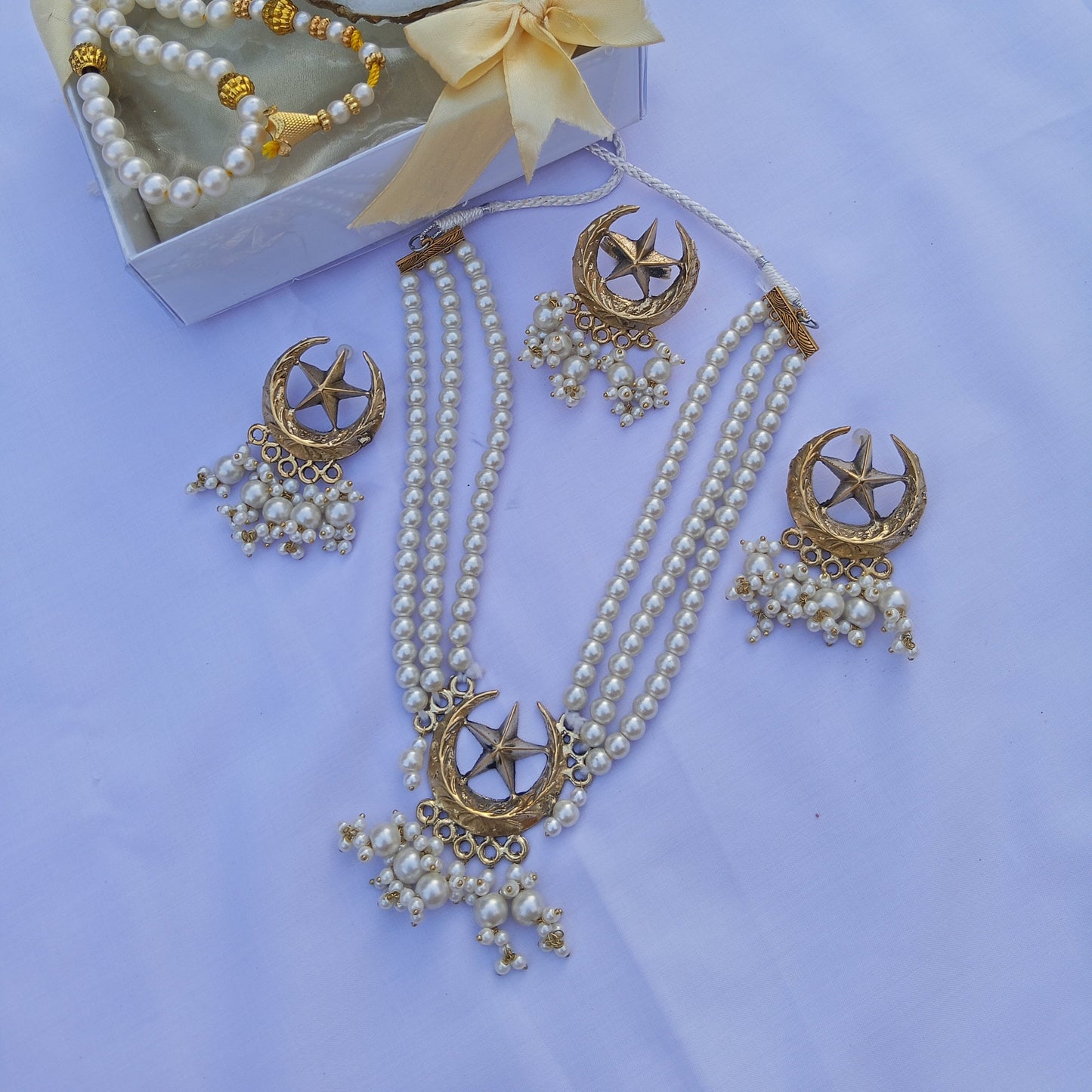 Zeenat Chand Pearls Set